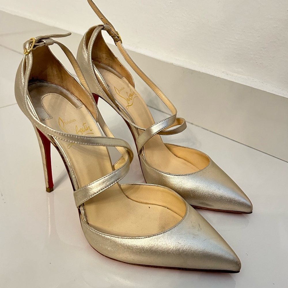 Christian Louboutin Maltaise 100 Nappa laminata Gold Heels